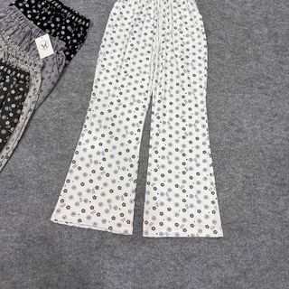 (Chất vải đẹp) Quần ống loe chất lem tâm mềm min logo in hoạ tiết form dưới 65kg . (Chất vải đẹp) Quần ống loe chất lem tâm mềm min logo in hoạ tiết form dưới 65kg .