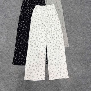 ( Chất vải đẹp ) Quần ống loe chất lem tăm mềm mịn logo in form dưới 65kg ( Chất vải đẹp ) Quần ống loe chất lem tăm mềm mịn logo in form dưới 65kg