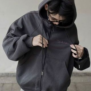 Áo khoác dây kéo from boxy 2 da dày dặn thêu nổi cổ cao form dạng boxy tay phồng nón rộng có 2 size L và Xl Áo khoác dây kéo from boxy 2 da dày dặn thêu nổi cổ cao form dạng boxy tay phồng nón rộng có 2 size L và Xl