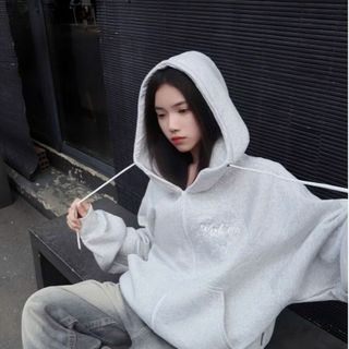 Áo khoác dây kéo from boxy 2 da dày dặn thêu nổi cổ cao form dạng boxy tay phồng nón rộng có 2 size L và Xl Áo khoác dây kéo from boxy 2 da dày dặn thêu nổi cổ cao form dạng boxy tay phồng nón rộng có 2 size L và Xl