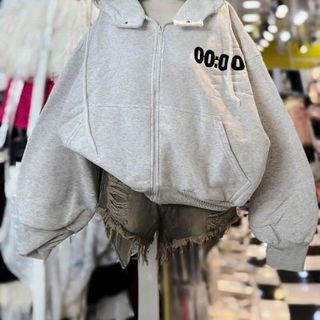 ￼ÁO HOODIES ZIP BOXY CÓ NÚT BẤM, THÊU LOGO 00:00 CÓ TÚI TRONG UNISEX CÁ TÍNH, NĂNG ĐỘNG, NAM NỮ MẶC ĐỀU ĐƯỢC