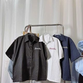 Sơ mi caro có nón dáng lửng chất nỉ dạ mềm mịn, cổ cao 2 túi thêu logo Sơ mi caro có nón dáng lửng chất nỉ dạ mềm mịn, cổ cao 2 túi thêu logo
