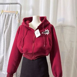 Sơ mi caro có nón dáng lửng chất nỉ dạ mềm mịn, cổ cao 2 túi thêu logo Sơ mi caro có nón dáng lửng chất nỉ dạ mềm mịn, cổ cao 2 túi thêu logo