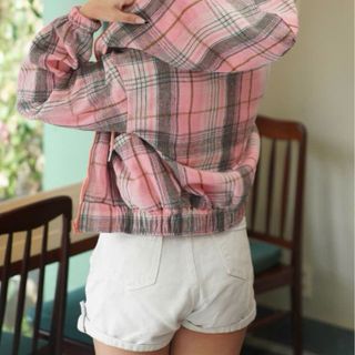 Sơ mi caro có nón dáng lửng chất nỉ dạ mềm mịn, cổ cao 2 túi thêu logo Sơ mi caro có nón dáng lửng chất nỉ dạ mềm mịn, cổ cao 2 túi thêu logo