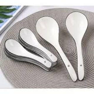 Thìa soup, muỗng sứ, muỗng sứ trắng viền đen, muỗng ăn cơm bằng sứ trắng đơn giản.