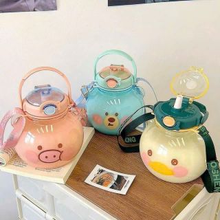 Bình nước hình gấu tròn 1430ml dễ thương kèm ống hút và dây đeo tiện lợi dung tích lớn mẫu mới 2023