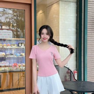 Bộ Set Áo Thun Tay Ngắn Cổ Tim co giãn Minisize bigsize logo in. Bộ Set Áo Thun Tay Ngắn Cổ Tim co giãn Minisize bigsize logo in.