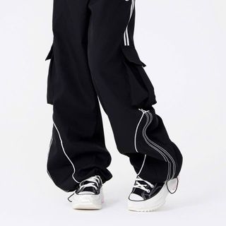 Quần Jogger Nam Nữ, Quần Ống Rộng Unisex Vải Dù Logo Thêu Có Dây Rút Lai,Chạy Chỉ decan 2 Bên Sườn Quần Jogger Nam Nữ, Quần Ống Rộng Unisex Vải Dù Logo Thêu Có Dây Rút Lai,Chạy Chỉ decan 2 Bên Sườn