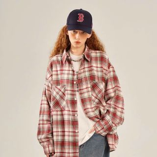 Áo khoác sơ mi dài tay cổ bẻ  canh sọc chất kate cotton có túi trước 2 bên như hình .