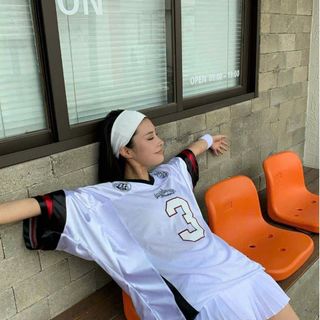 ( vải bóng đẹp ) áo thun thể thao mè thái vải bóng logo in số 3 cổ tim form dưới 70kg, hàng đẹp chuẩn shop. ( vải bóng đẹp ) áo thun thể thao mè thái vải bóng logo in số 3 cổ tim form dưới 70kg, hàng đẹp chuẩn shop.