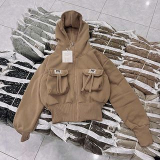 Áo khoác dáng lửng croptop có nón chất nỉ dệt XK dày túi nắp logo M Áo khoác dáng lửng croptop có nón chất nỉ dệt XK dày túi nắp logo M