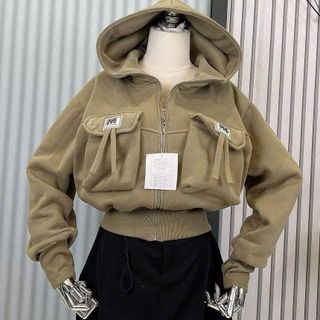 Áo khoác dáng lửng croptop có nón chất nỉ dệt XK dày túi nắp logo M Áo khoác dáng lửng croptop có nón chất nỉ dệt XK dày túi nắp logo M