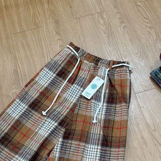 Quần ống rộng kẻ sọc chất nỉ dạ caro dày dặn phối dây luồng lai kèm dây thừng chun.