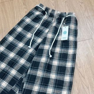 Quần ống rộng kẻ sọc chất nỉ dạ caro dày dặn phối dây luồng lai kèm dây thừng chun.