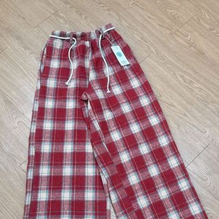 Quần ống rộng kẻ sọc chất nỉ dạ caro dày dặn phối dây luồng lai kèm dây thừng chun.