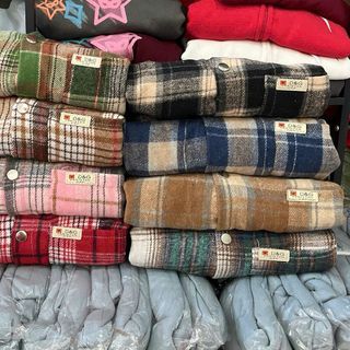 Sơ Mi Có Nón Kẻ Caro Chất Nỉ Dạ Mềm, Một Túi Lai Dây Rút Sơ Mi Có Nón Kẻ Caro Chất Nỉ Dạ Mềm, Một Túi Lai Dây Rút