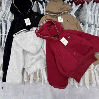 Áo khoác dáng lửng logo thêu Miu nón rộng chạy viền có túi trong chất nỉ bông dày mịn freesize dưới 65kg Áo khoác dáng lửng logo thêu Miu nón rộng chạy viền có túi trong chất nỉ bông dày mịn freesize dưới 65kg