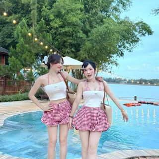 Set Đi Biển 3 Món Áo Quây + Bra Phối Quần Đùi Bí Xếp Li Set Đi Biển 3 Món Áo Quây + Bra Phối Quần Đùi Bí Xếp Li