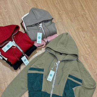 Áo Khoác Phối Màu Cổ Cao Dây Kéo Kim Loại To, Tay Xỏ Ngón, Chất Nỉ Bông Dày Mịn Form Boxy - Freesize Dưới 65kg