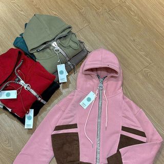 Áo Khoác Phối Màu Cổ Cao Dây Kéo Kim Loại To, Tay Xỏ Ngón, Chất Nỉ Bông Dày Mịn Form Boxy - Freesize Dưới 65kg