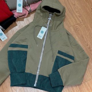 Áo Khoác Phối Màu Cổ Cao Dây Kéo Kim Loại To, Tay Xỏ Ngón, Chất Nỉ Bông Dày Mịn Form Boxy - Freesize Dưới 65kg