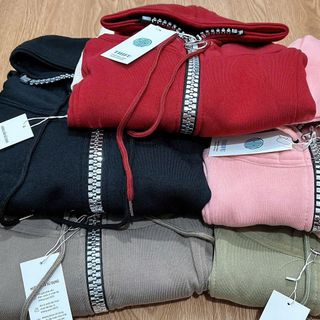 Áo Khoác Phối Màu Cổ Cao Dây Kéo Kim Loại To, Tay Xỏ Ngón, Chất Nỉ Bông Dày Mịn Form Boxy - Freesize Dưới 65kg