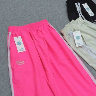 Quần Ống Rộng Dây Rút Lai Chất Dù Nhăn Phối 2 Sọc Logo Thêu Fallhekmes freesize dưới 65kg Quần Ống Rộng Dây Rút Lai Chất Dù Nhăn Phối 2 Sọc Logo Thêu Fallhekmes freesize dưới 65kg