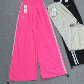 Quần Ống Rộng Dây Rút Lai Chất Dù Nhăn Phối 2 Sọc Logo Thêu Fallhekmes freesize dưới 65kg Quần Ống Rộng Dây Rút Lai Chất Dù Nhăn Phối 2 Sọc Logo Thêu Fallhekmes freesize dưới 65kg